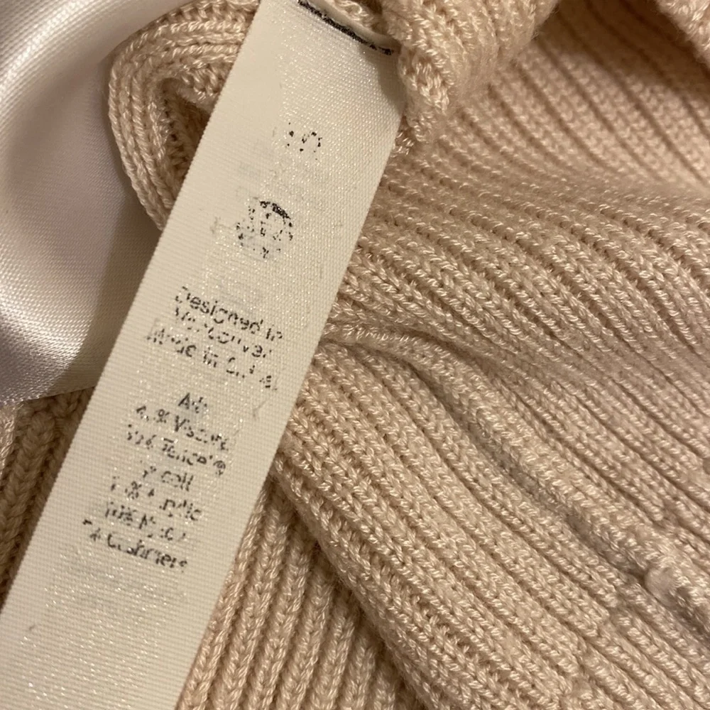 LULULEMON ATHLETICA Cream Cropped Sweater. Size 10